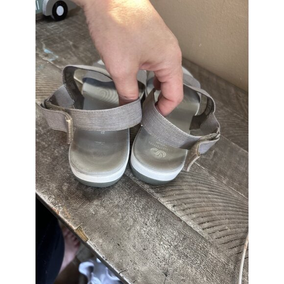 Women’s Clark’s Cloudsteppers Strappy Gray Sandals Size 9 M - Picture 3 of 4